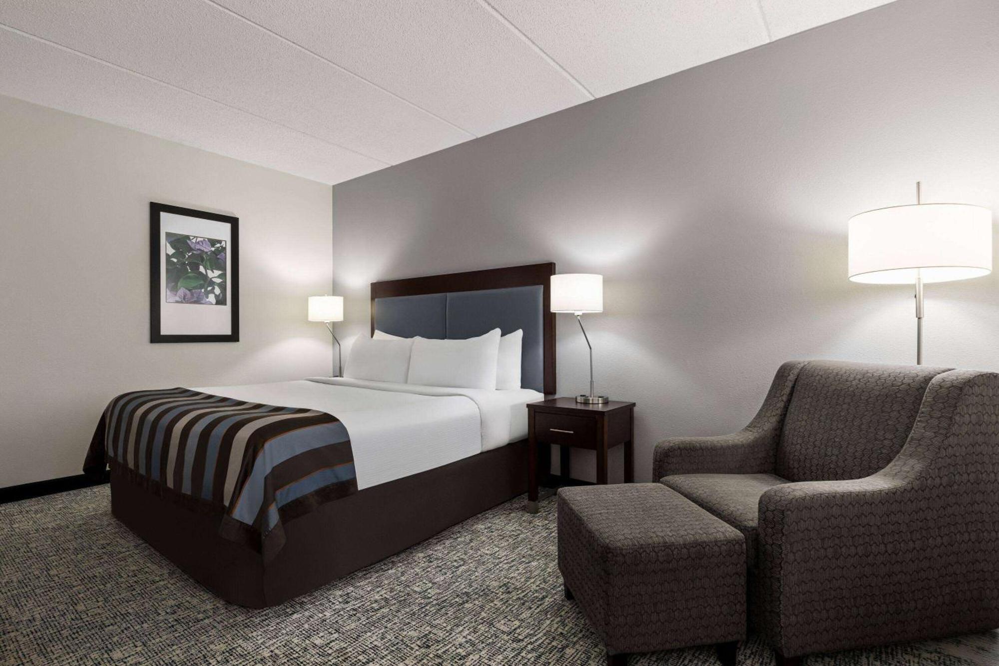 Wingate By Wyndham Fletcher At Asheville Airport Exterior foto